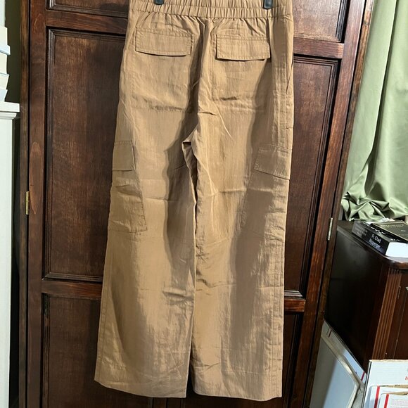 VINCE. FLUID CARGO PANTS SIZE 10 NEW WITH TAGS COLOR NILE BROWN + VINCE BLOUSE - Picture 3 of 16